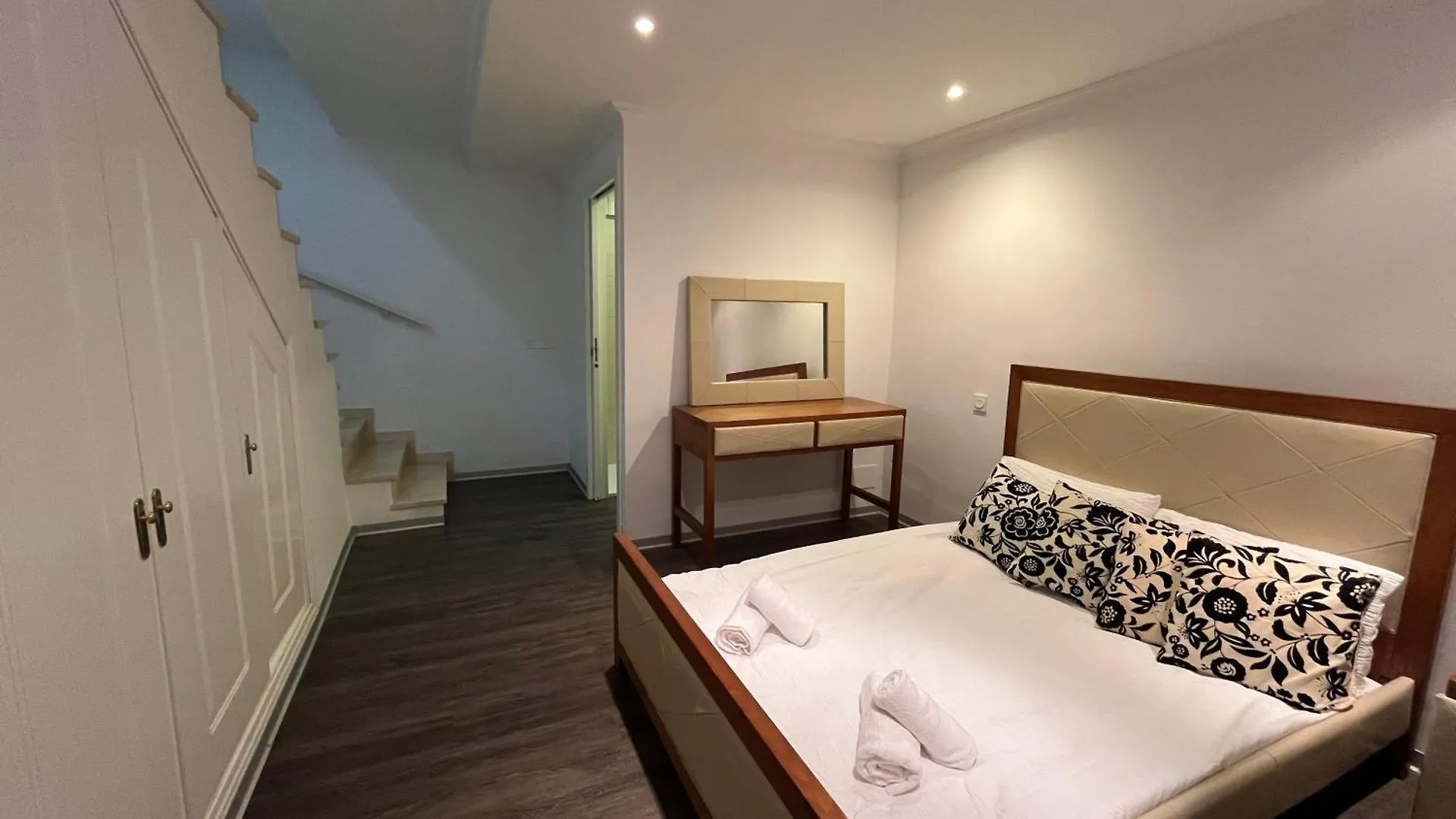 6 Bedroom Villa Near Calahonda Sitio de Calahonda