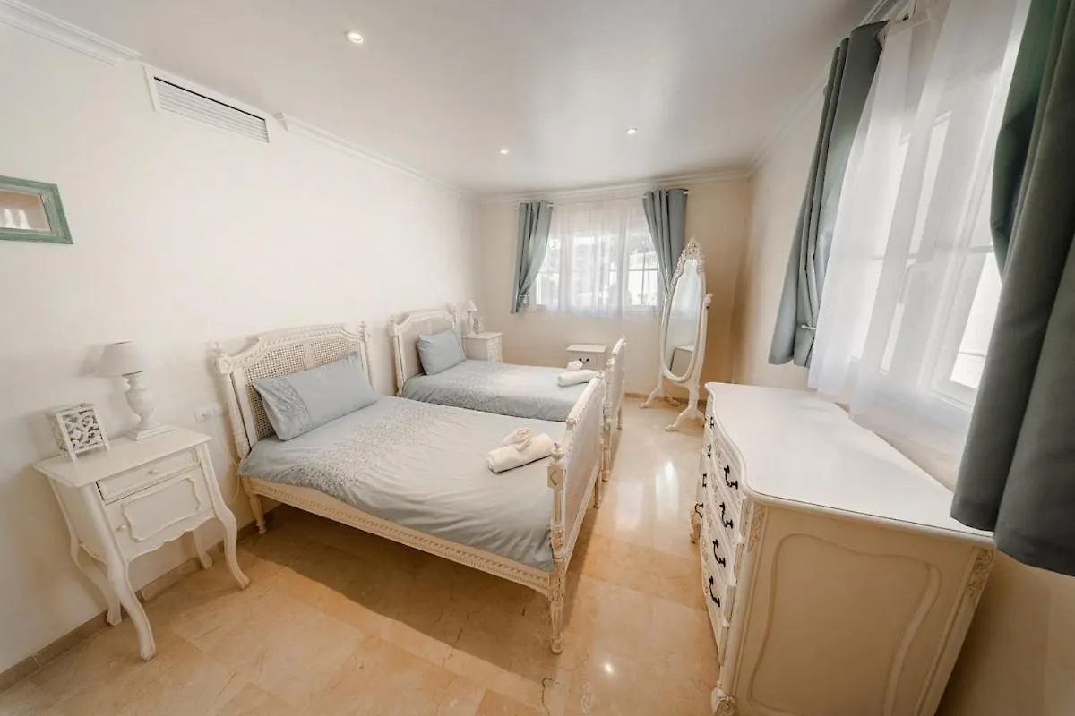 6 Bedroom Villa Near Calahonda Sitio de Calahonda